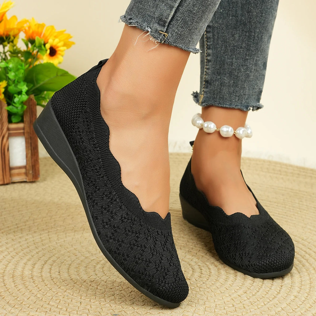 Women's Breathable Knit Flats 2025 New Scalloped Edge Slip-On Casual Shoes Comfortable Wedge Walking Shoes Plus Size