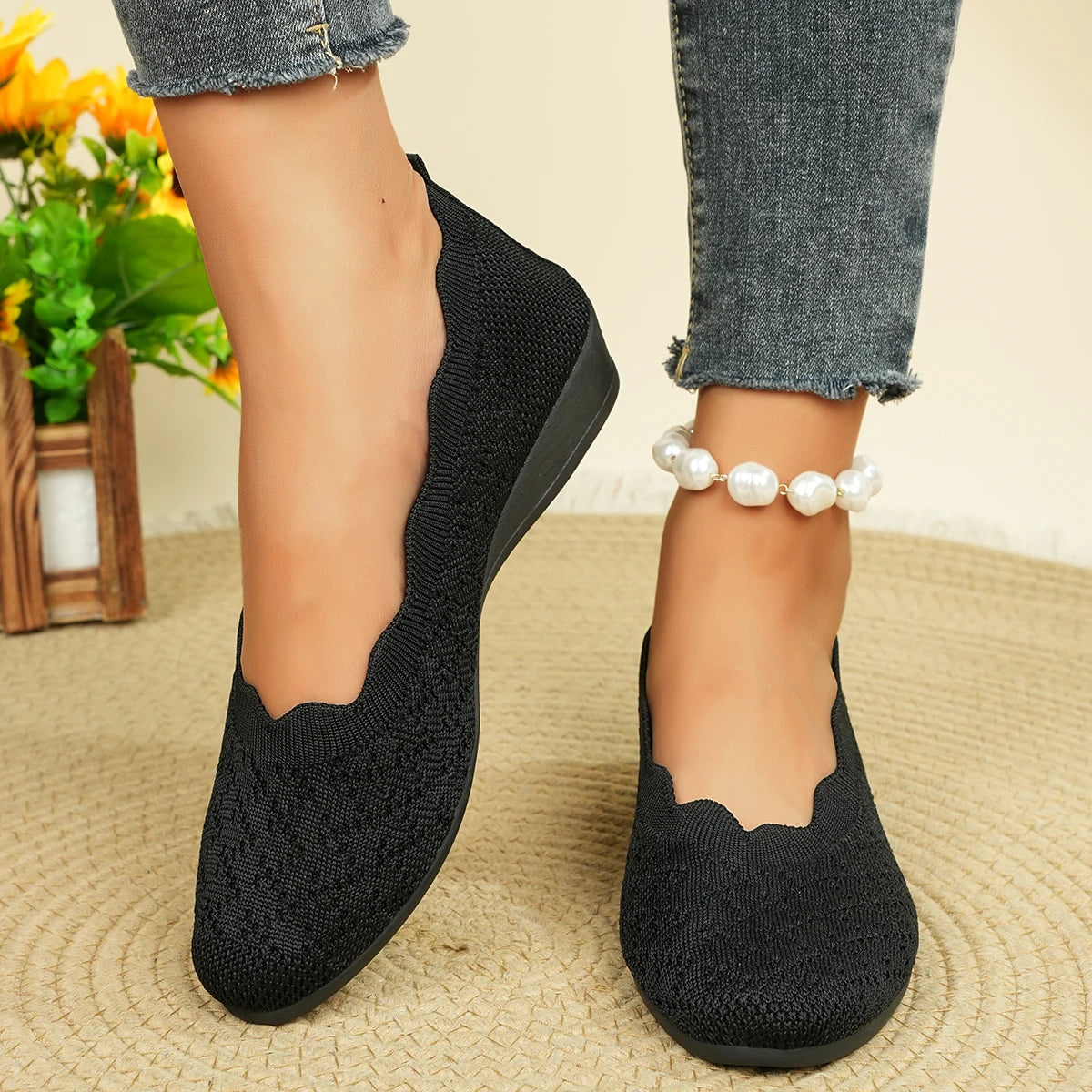 Women's Breathable Knit Flats 2025 New Scalloped Edge Slip-On Casual Shoes Comfortable Wedge Walking Shoes Plus Size