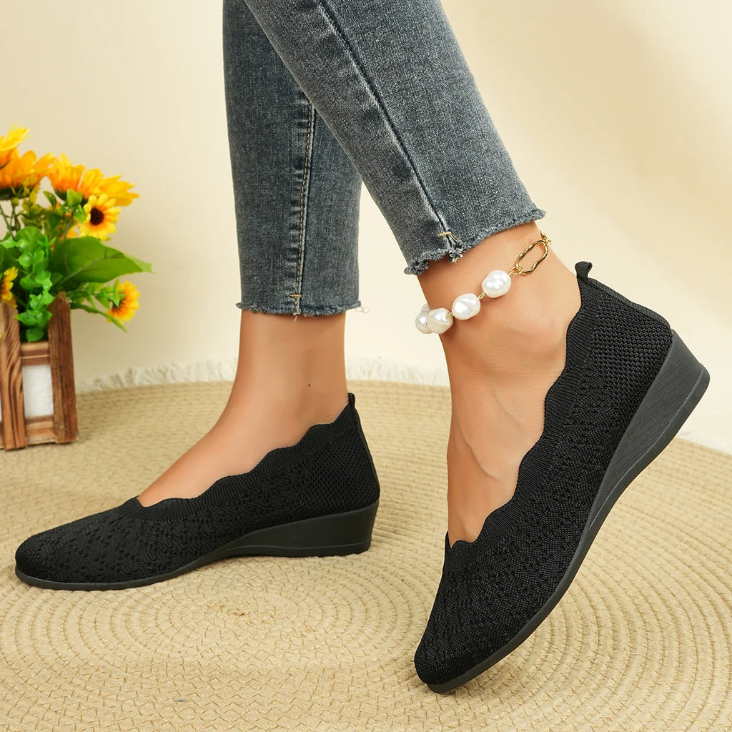 Women's Breathable Knit Flats 2025 New Scalloped Edge Slip-On Casual Shoes Comfortable Wedge Walking Shoes Plus Size